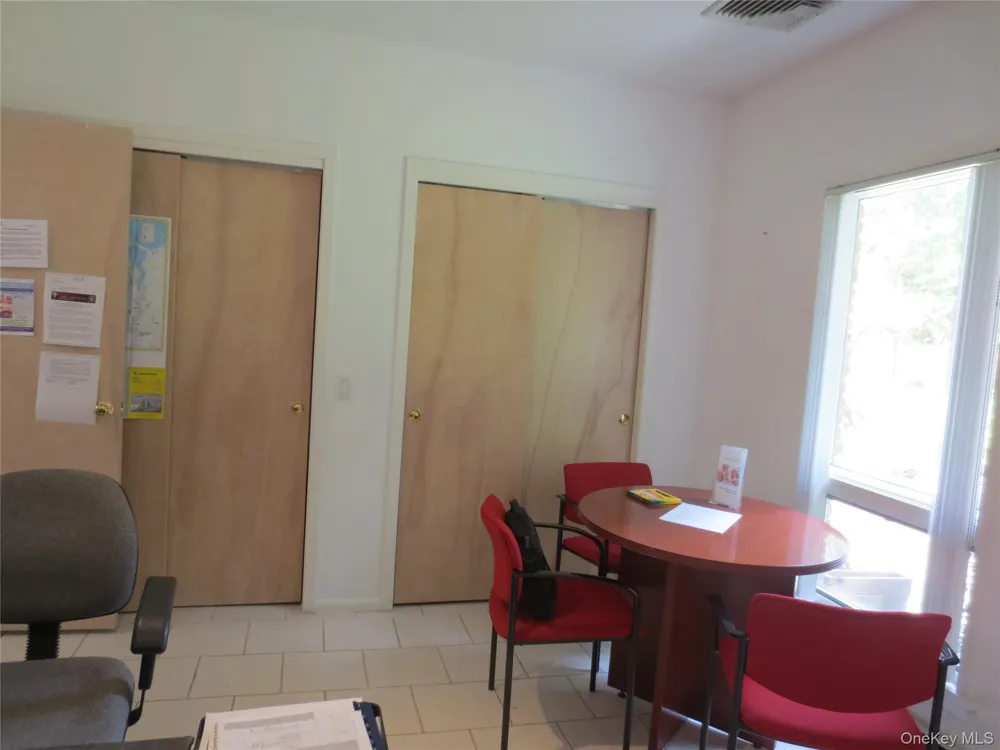 380 Park Avenue #$1,000 unit- 1 room Huntington, NY 11743