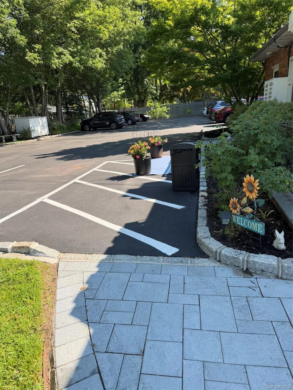 380 Park Avenue #$1,000 unit- 1 room Huntington, NY 11743