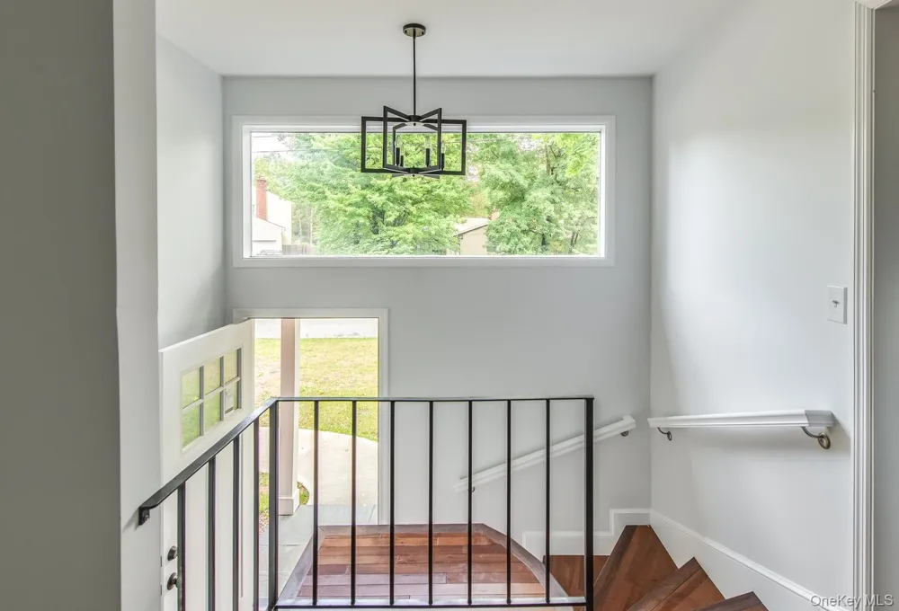 33 Horizon Hill Drive Poughkeepsie, NY 12603