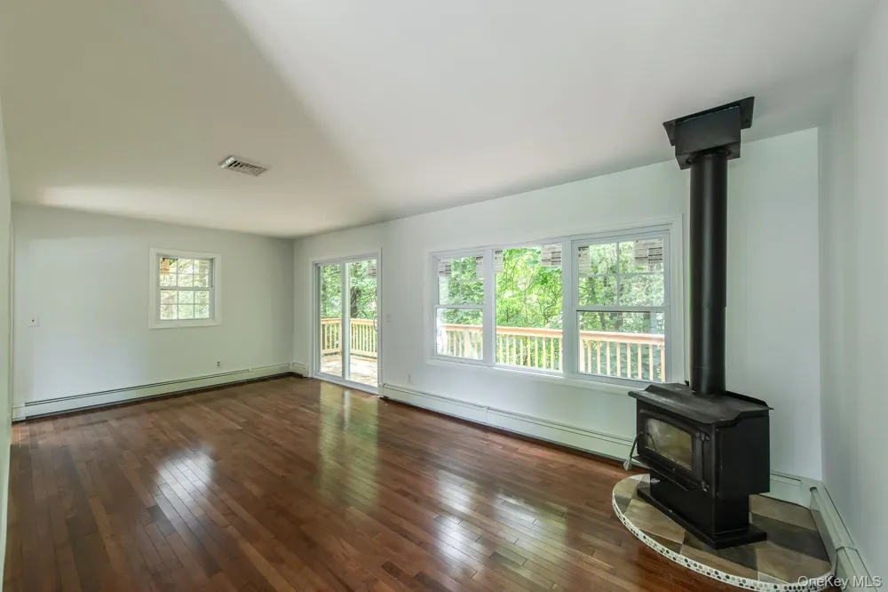 33 Horizon Hill Drive Poughkeepsie, NY 12603