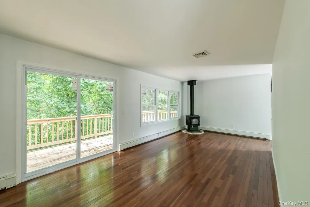 33 Horizon Hill Drive Poughkeepsie, NY 12603