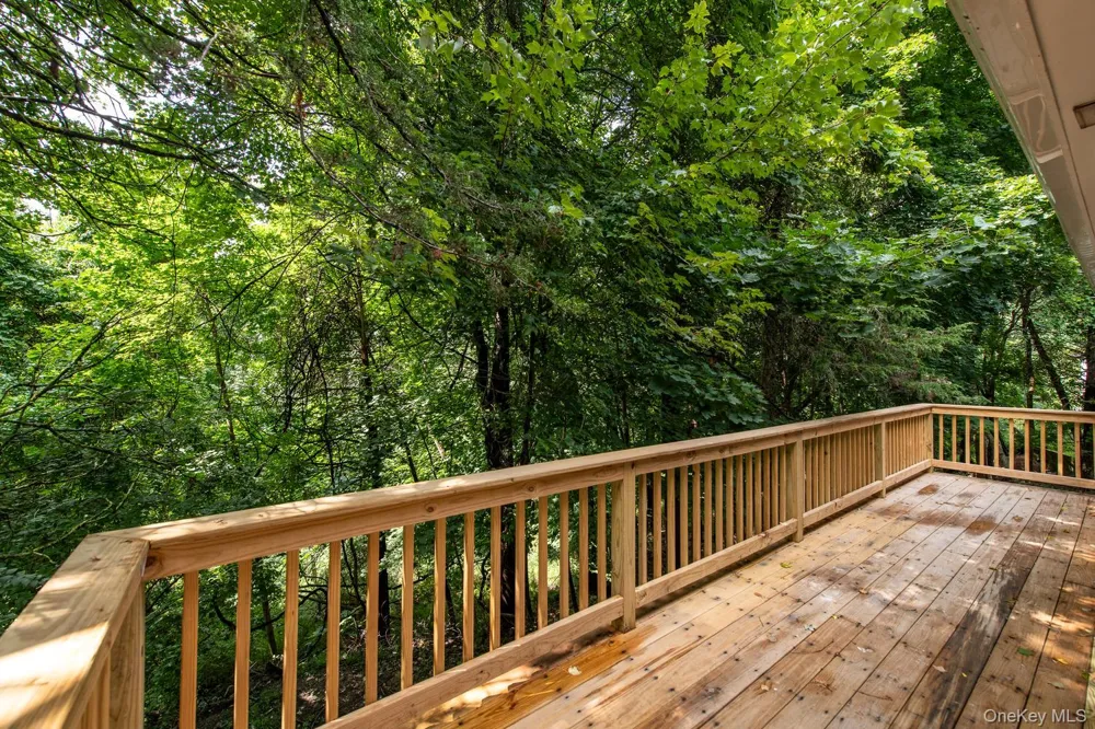 33 Horizon Hill Drive Poughkeepsie, NY 12603