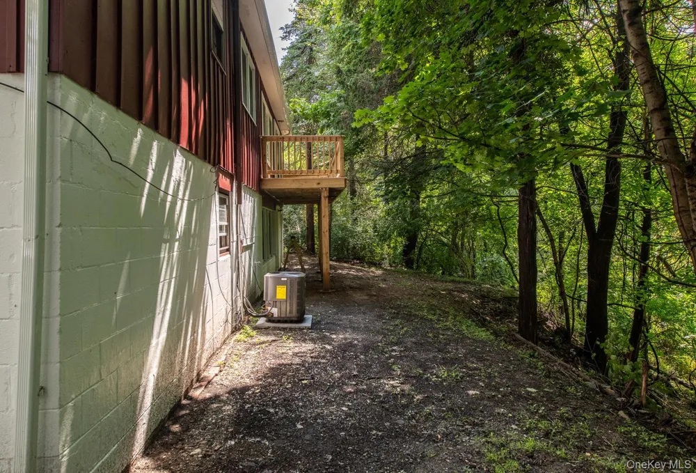 33 Horizon Hill Drive Poughkeepsie, NY 12603