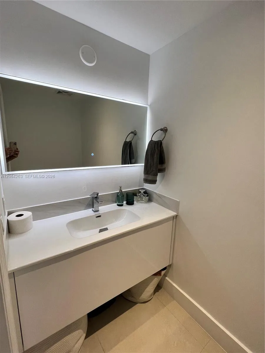 60 SW 13th St #3222 Miami, FL 33130