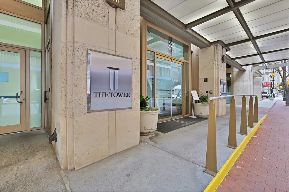 500 Throckmorton Street #1701 Fort Worth, TX 76102