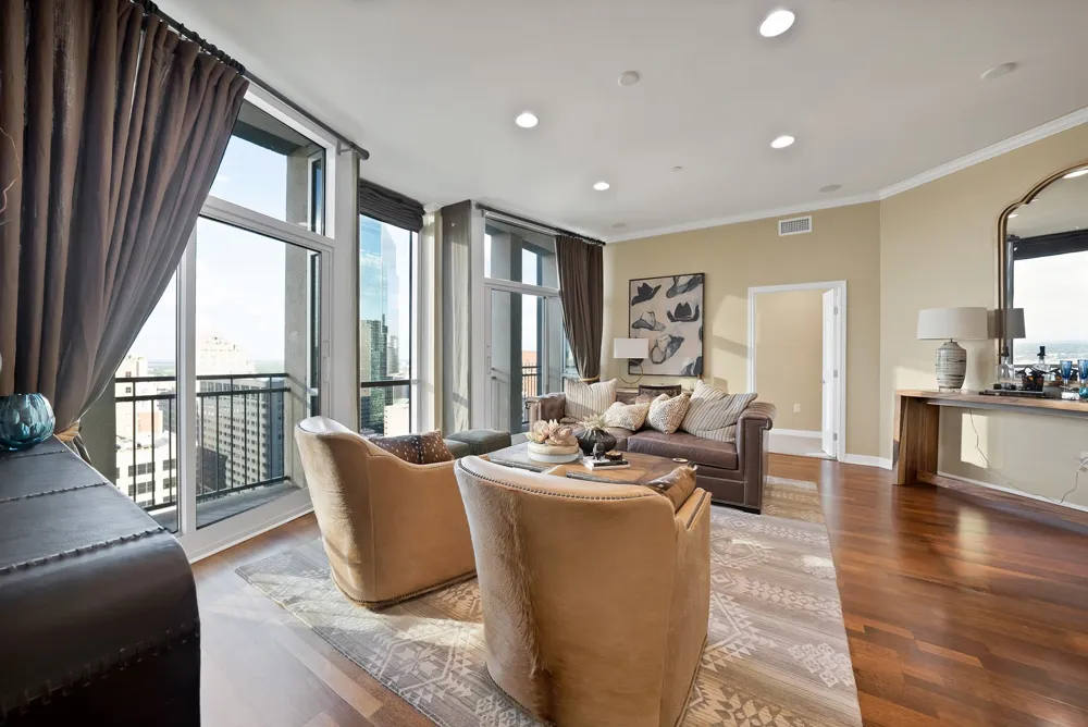 500 Throckmorton Street #1701 Fort Worth, TX 76102
