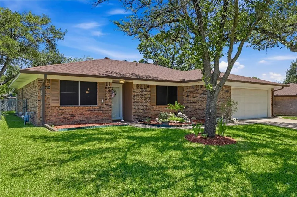 3807 Kelli Lane Bryan, TX 77802