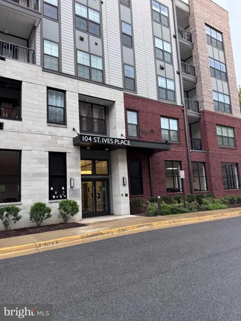 104 SAINT IVES PLACE #404