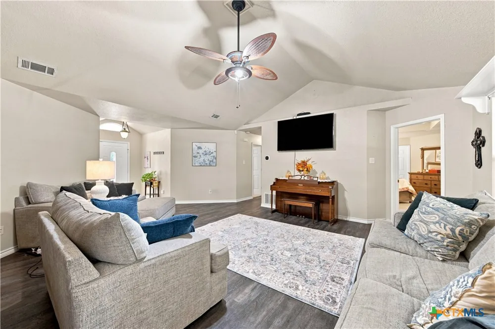 910 Cedar Ridge Road Gatesville, TX 76528