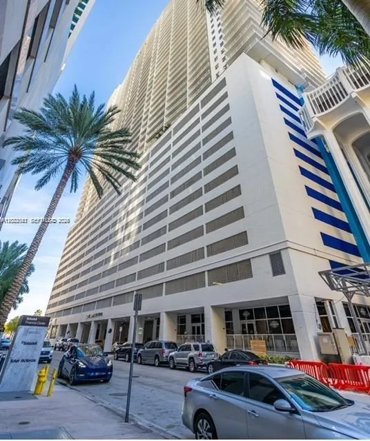 1200 Brickell Bay Dr #3206 Miami, FL 33131