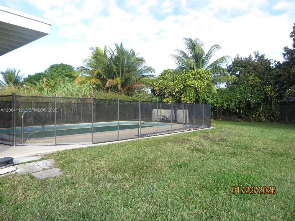 7435 SW 22nd St Miami, FL 33155