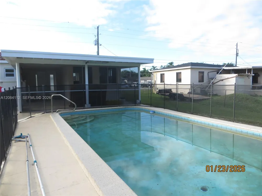 7435 SW 22nd St Miami, FL 33155