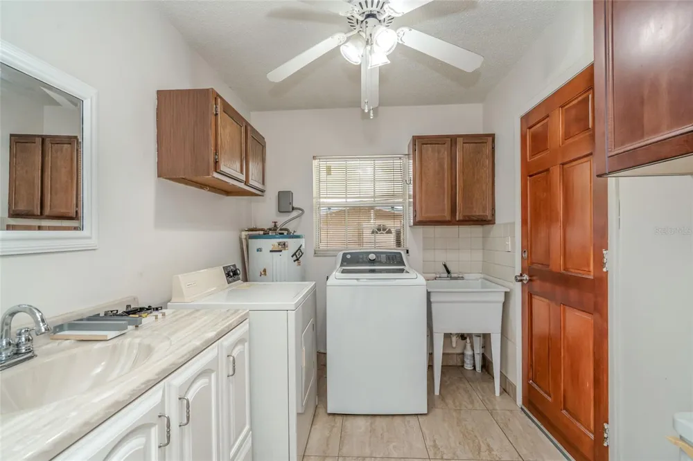 8001 HUBERT AVENUE Tampa, FL 33614