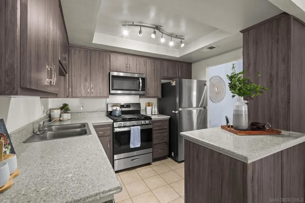 2147 Citrus Tree Spring Valley, CA 91977