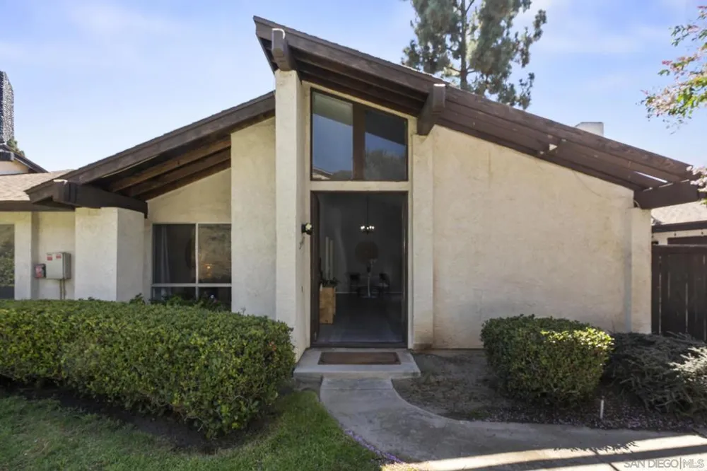 2147 Citrus Tree Spring Valley, CA 91977