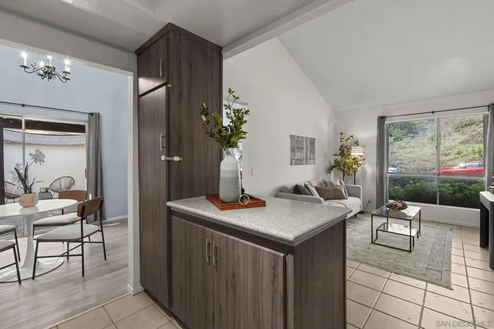 2147 Citrus Tree Spring Valley, CA 91977