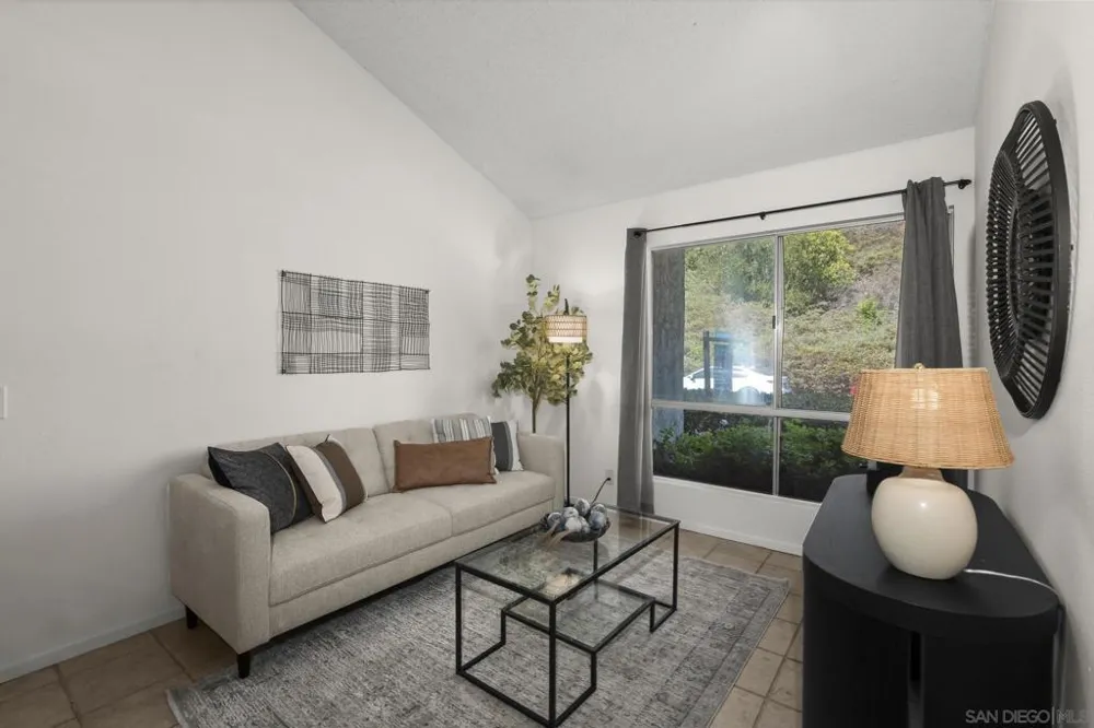 2147 Citrus Tree Spring Valley, CA 91977