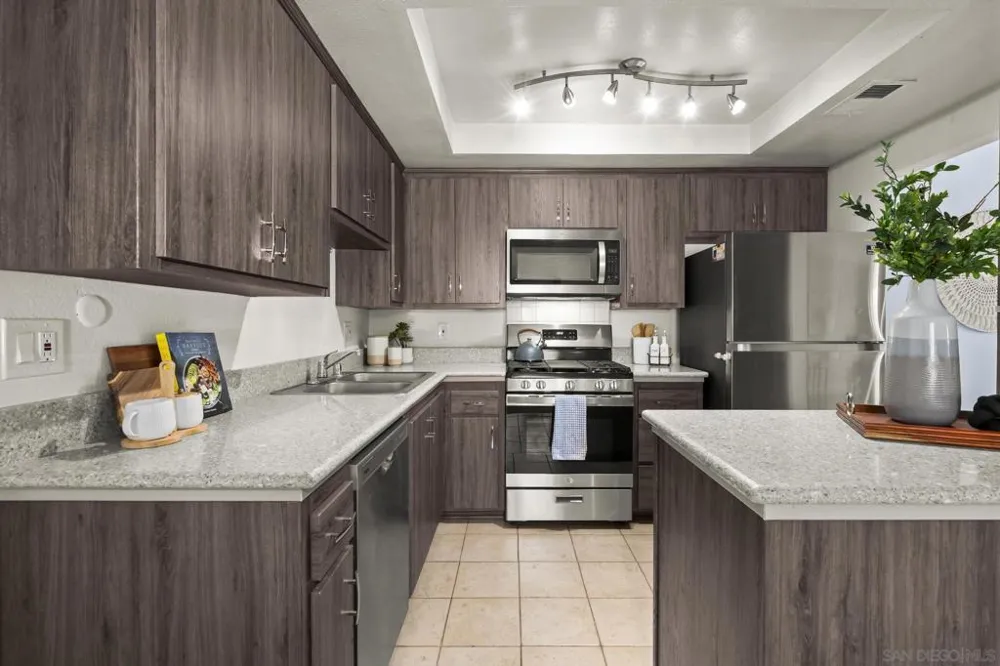 2147 Citrus Tree Spring Valley, CA 91977