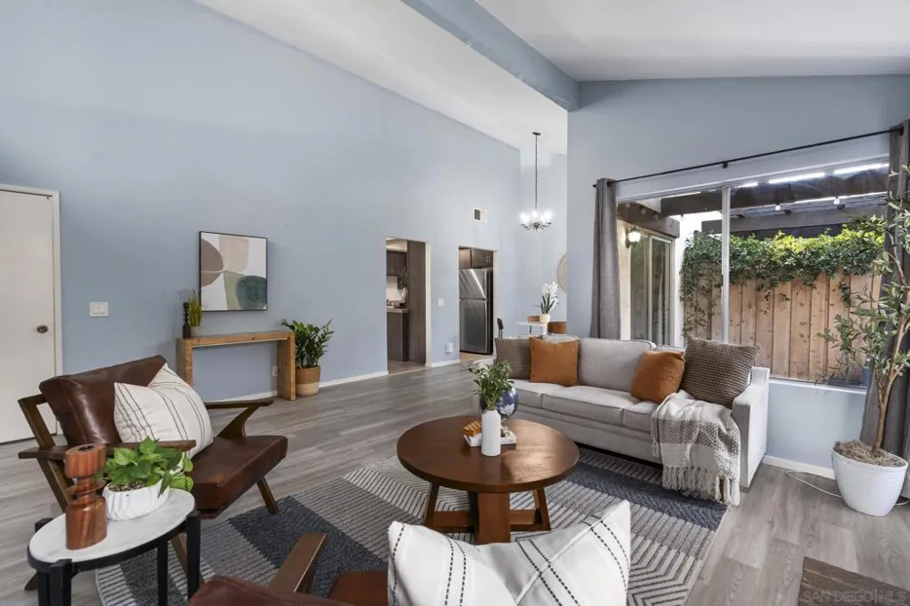 2147 Citrus Tree Spring Valley, CA 91977