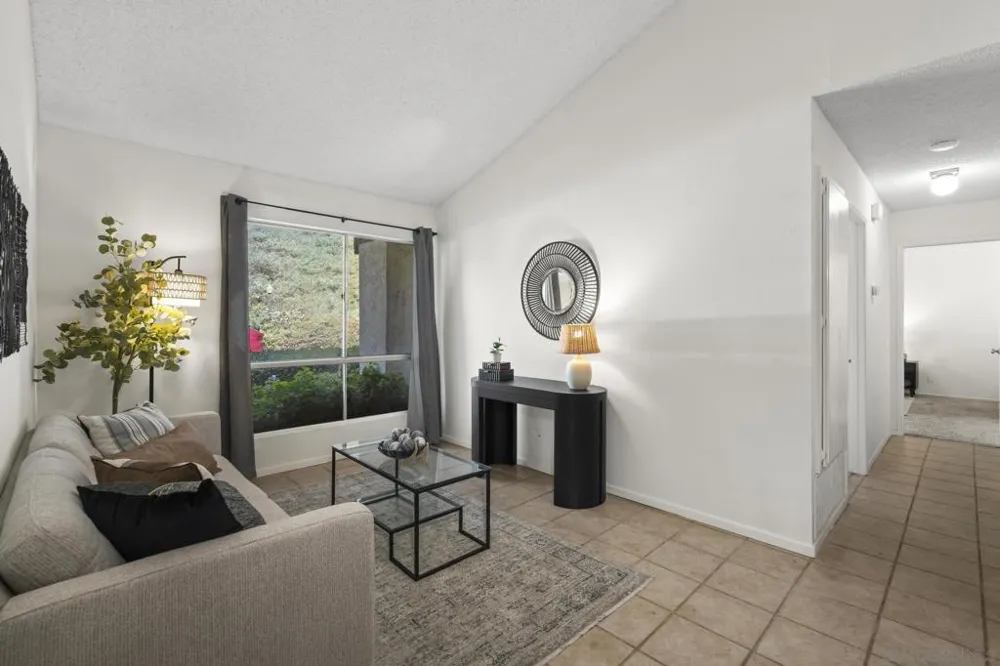 2147 Citrus Tree Spring Valley, CA 91977