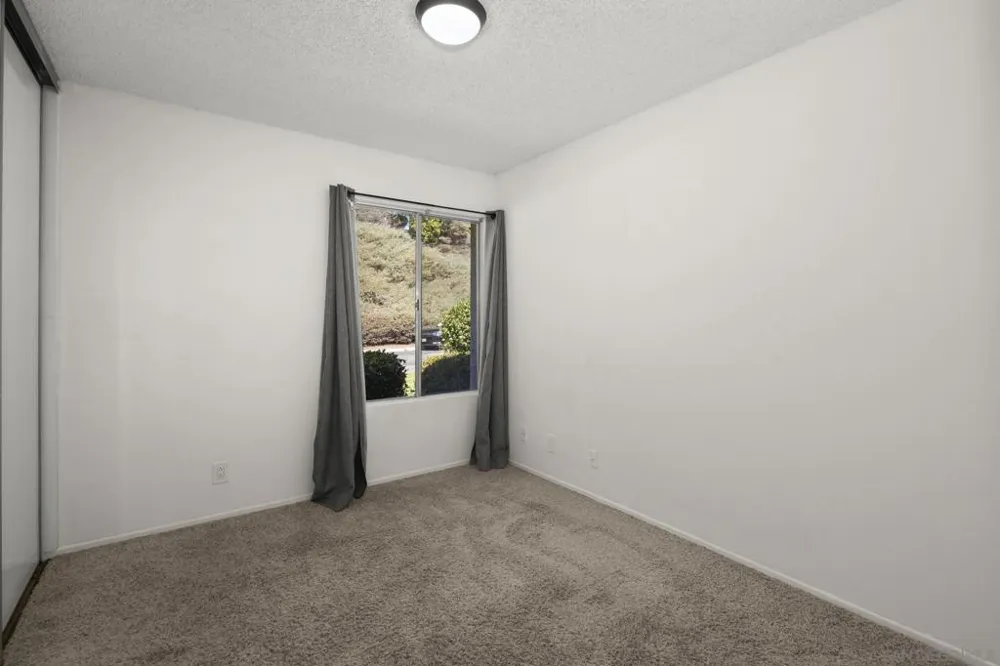 2147 Citrus Tree Spring Valley, CA 91977
