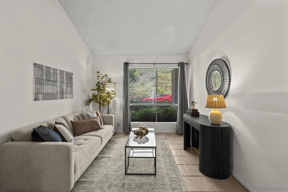 2147 Citrus Tree Spring Valley, CA 91977