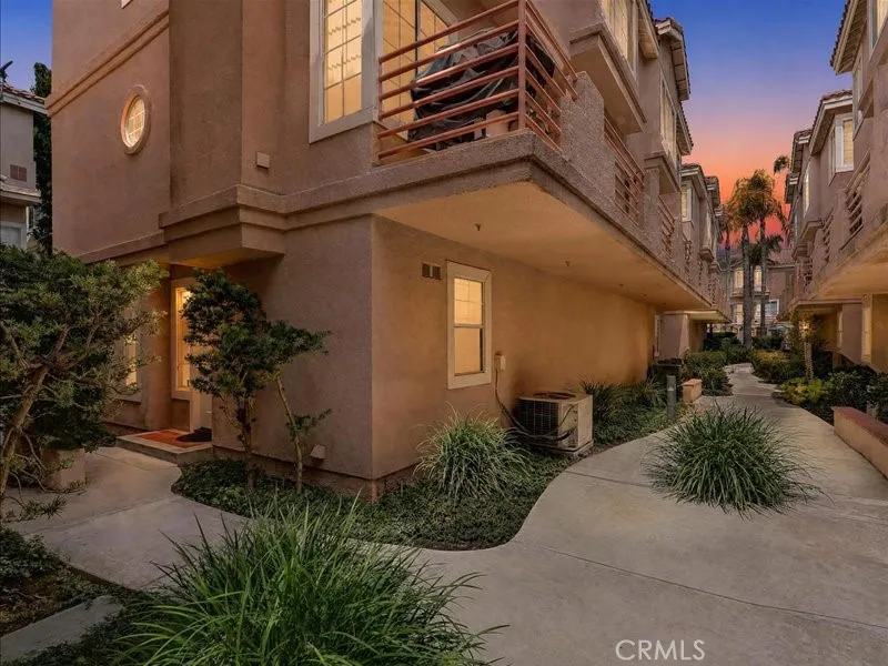 14053 Lemoli Hawthorne, CA 90250