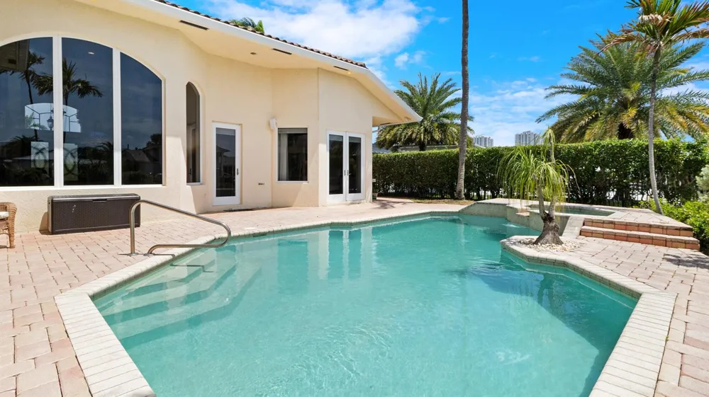 2761 SE 9TH STREET Pompano Beach, FL 33062