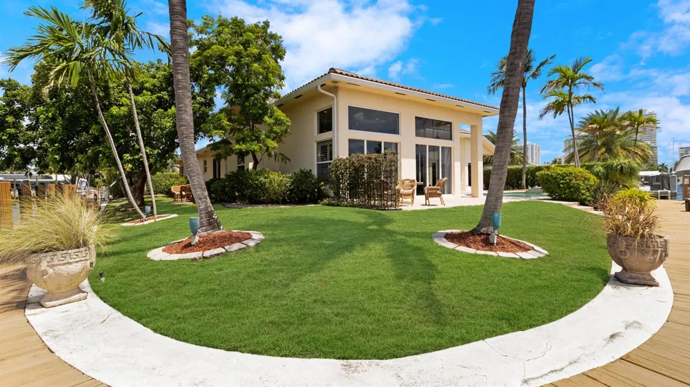 2761 SE 9TH STREET Pompano Beach, FL 33062
