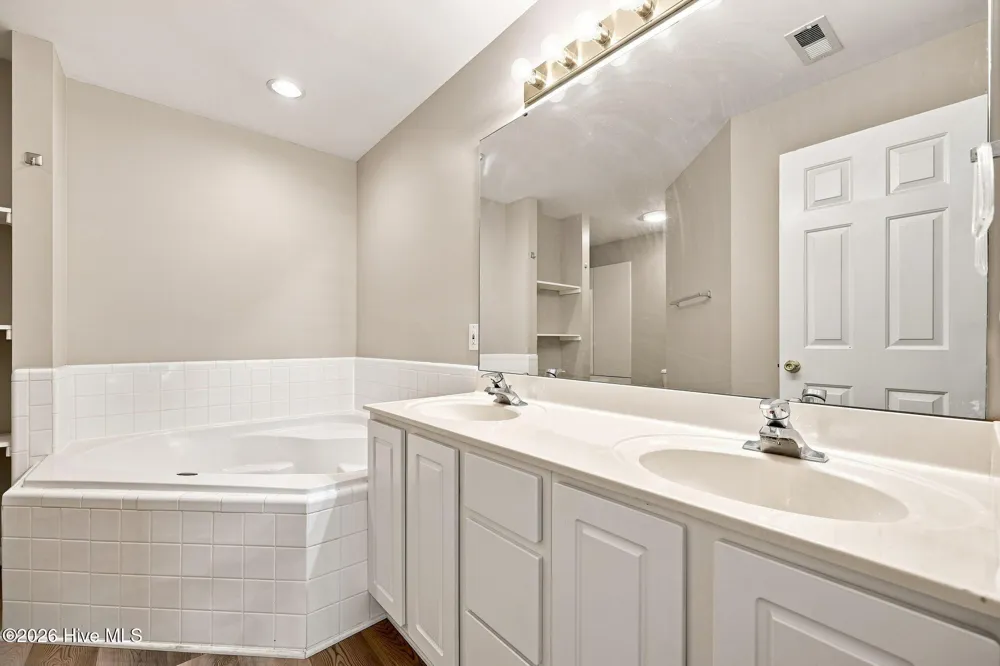 2209 Locksley Woods Drive #G Greenville, NC 27858