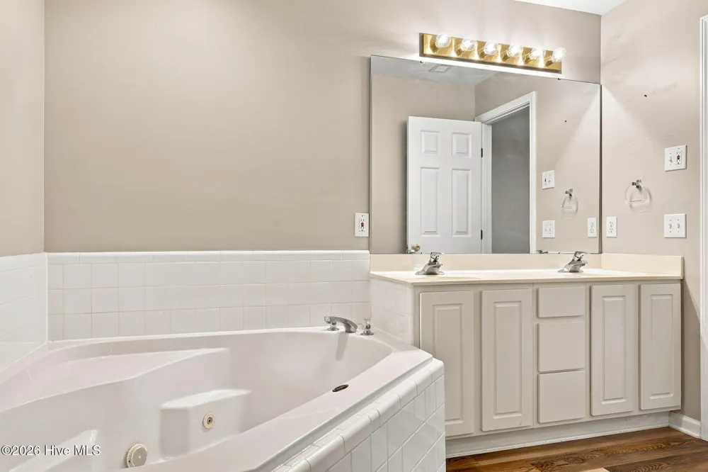 2209 Locksley Woods Drive #G Greenville, NC 27858