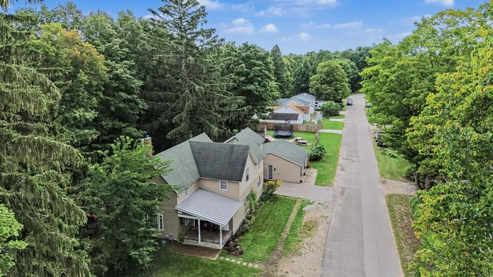 7163 Traverse Avenue Benzonia Township, MI 49616