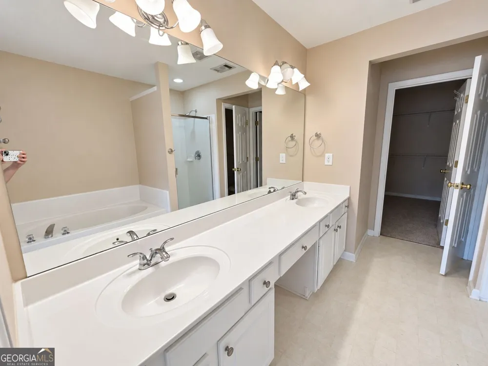 226 Regent SQ Woodstock, GA 30188