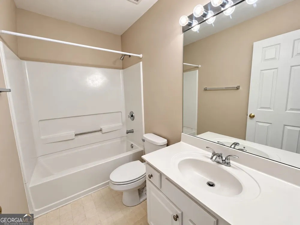 226 Regent SQ Woodstock, GA 30188