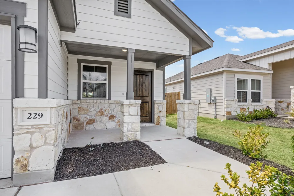 229 Ironshoe Trail Liberty Hill, TX 78642