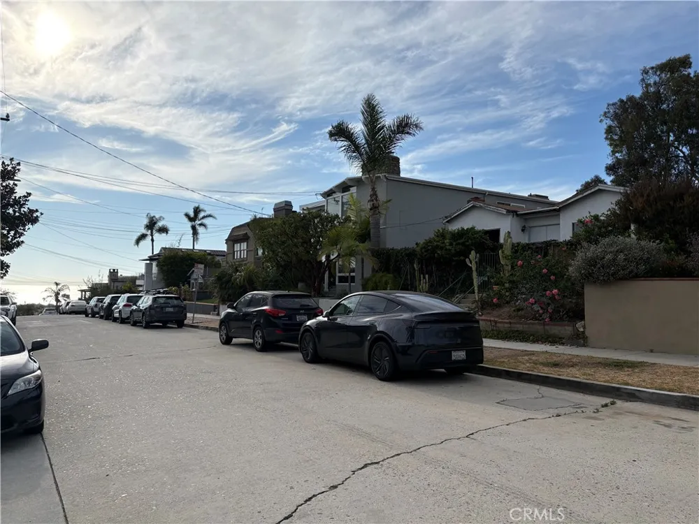 735 Longfellow Avenue Hermosa Beach, CA 90254