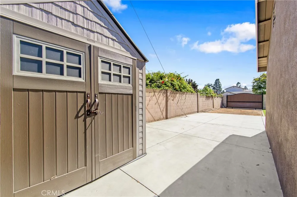 5892 Meadowlark Drive Huntington Beach, CA 92649