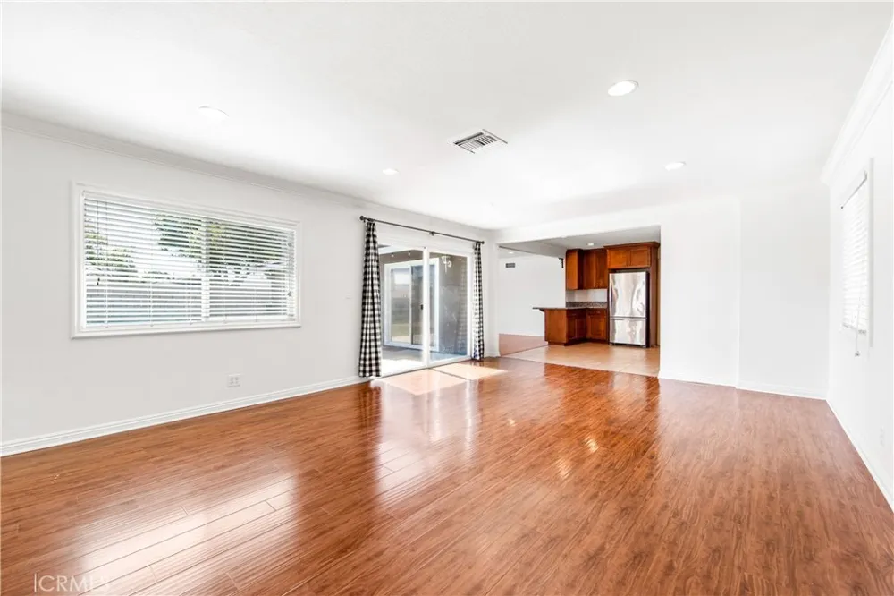 5892 Meadowlark Drive Huntington Beach, CA 92649