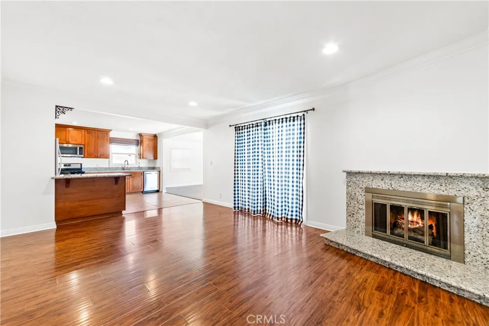 5892 Meadowlark Drive Huntington Beach, CA 92649
