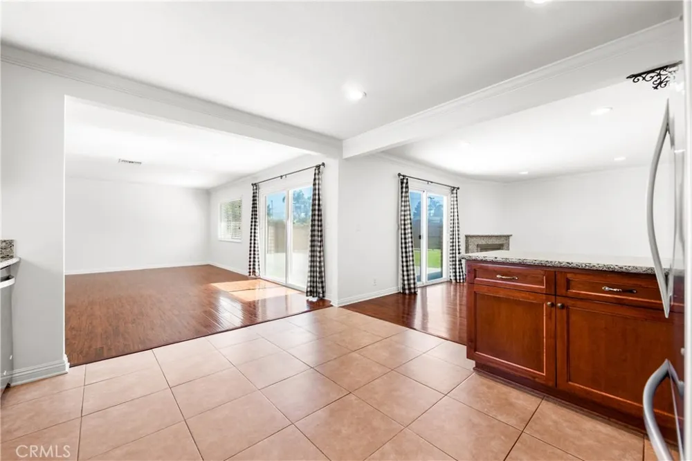 5892 Meadowlark Drive Huntington Beach, CA 92649