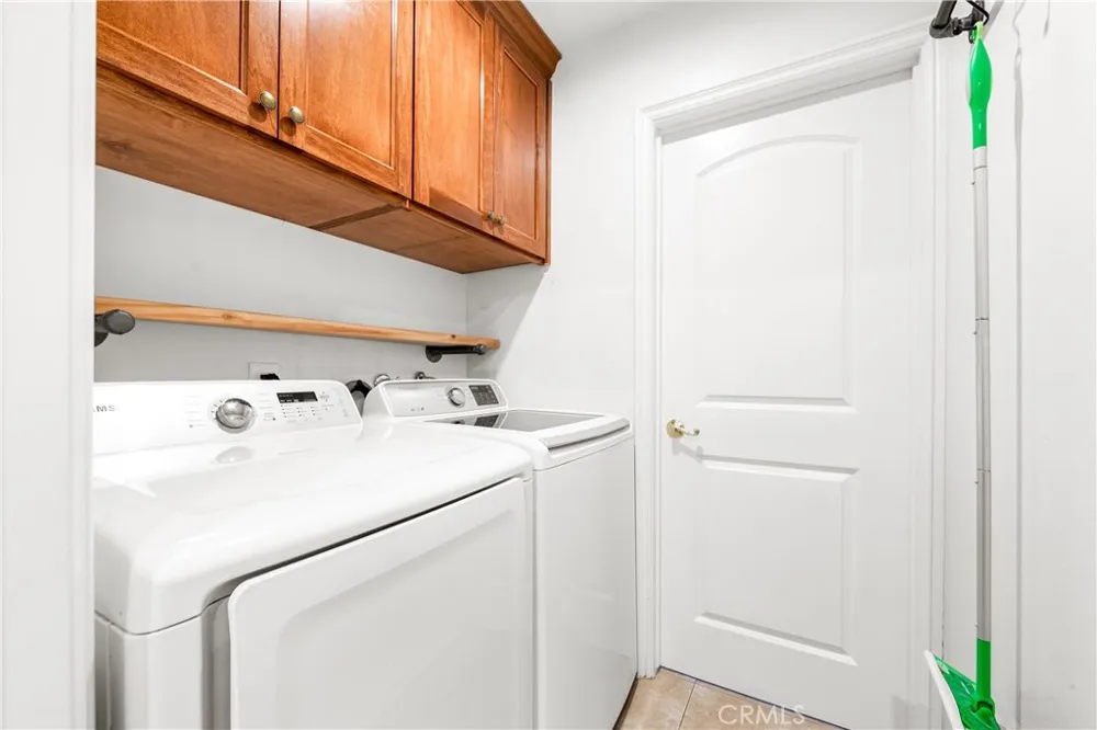 5892 Meadowlark Drive Huntington Beach, CA 92649