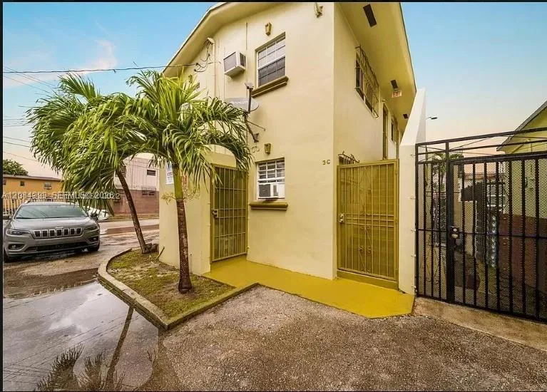 1500 NW 69th Ter #1 Miami, FL 33147