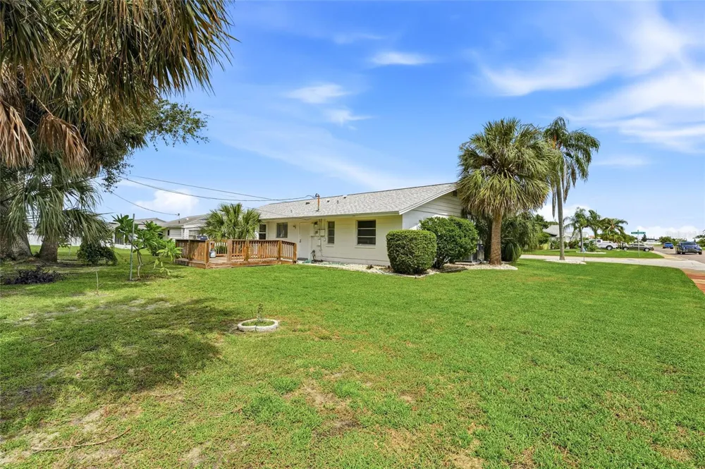702 THUNDERBIRD AVENUE Sun City Center, FL 33573