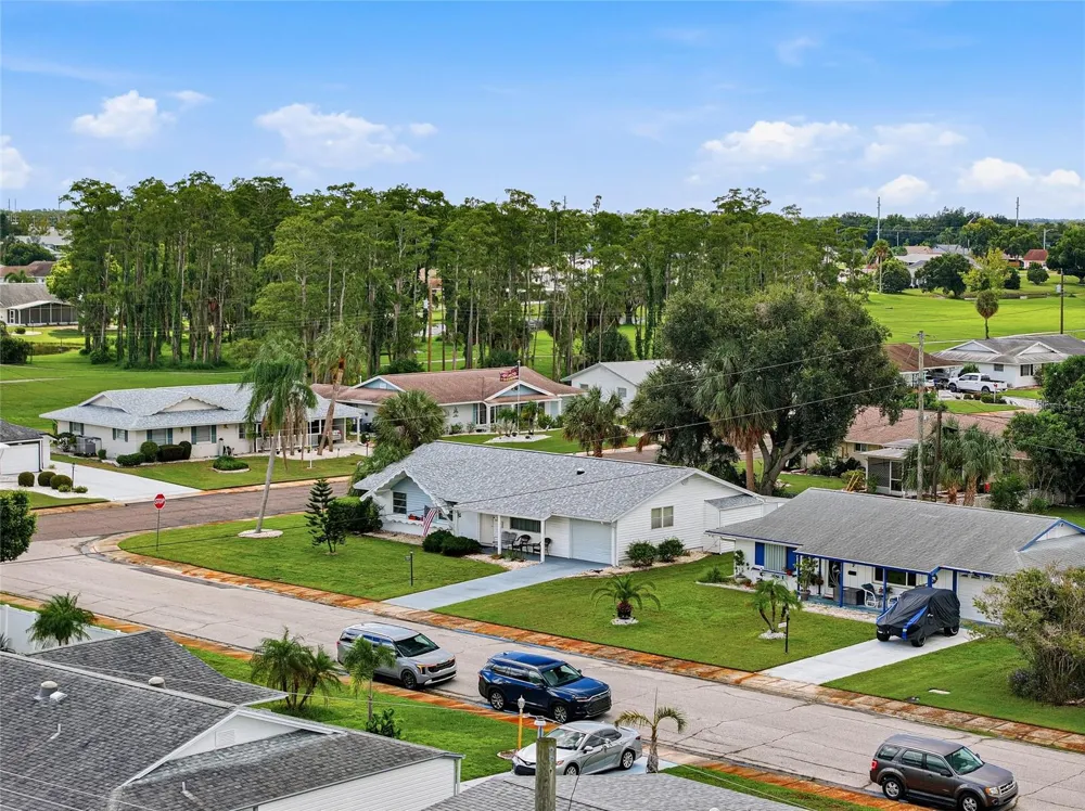 702 THUNDERBIRD AVENUE Sun City Center, FL 33573