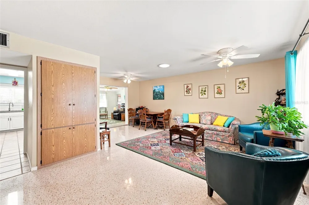 702 THUNDERBIRD AVENUE Sun City Center, FL 33573