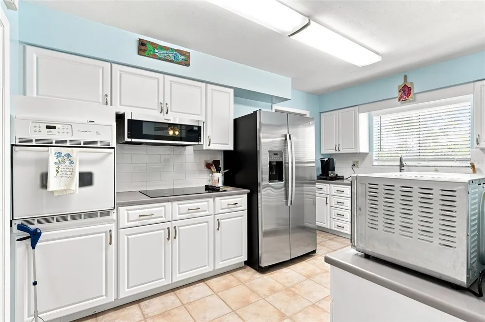 702 THUNDERBIRD AVENUE Sun City Center, FL 33573