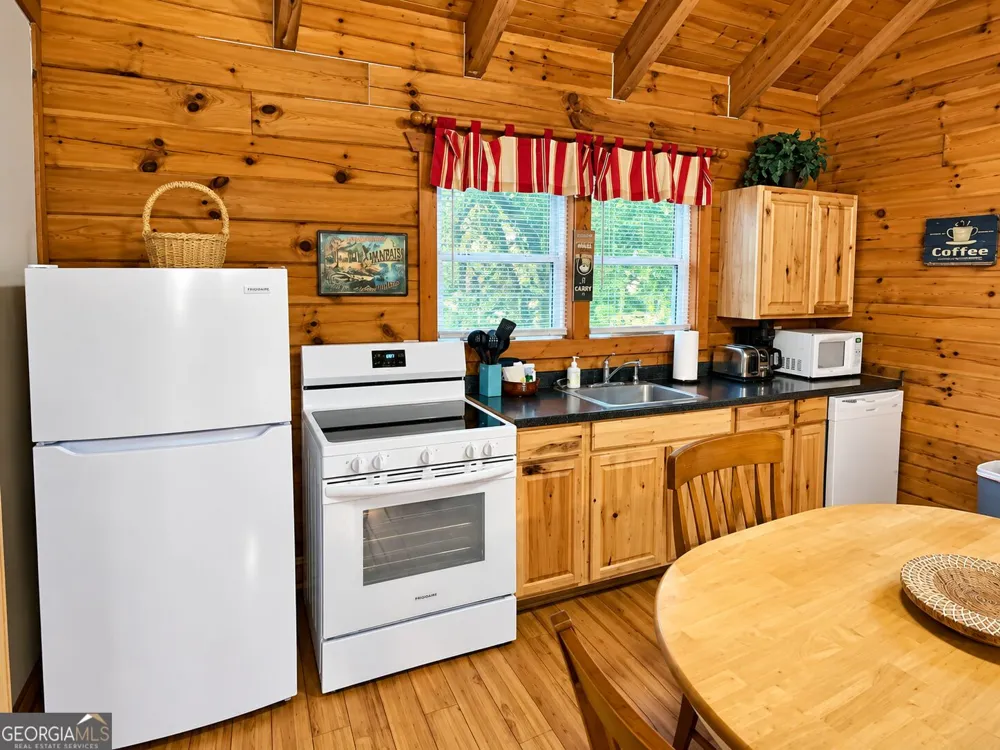 324 Heavenly RDG Sautee Nacoochee, GA 30571