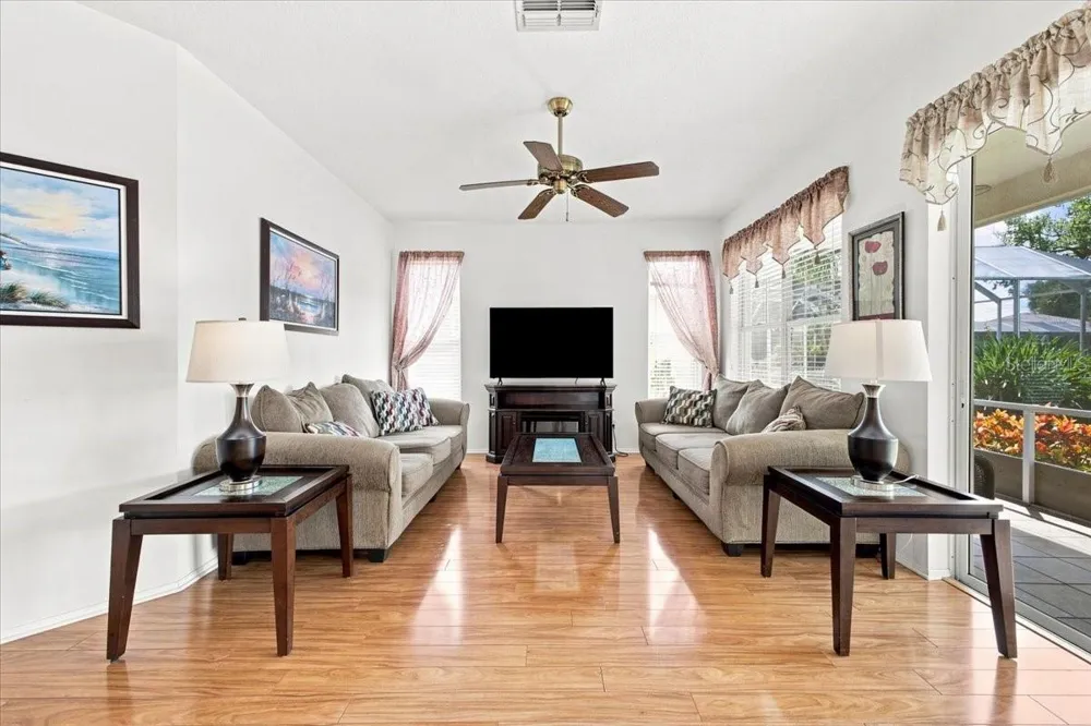 4002 2ND DR NE Bradenton, FL 34208