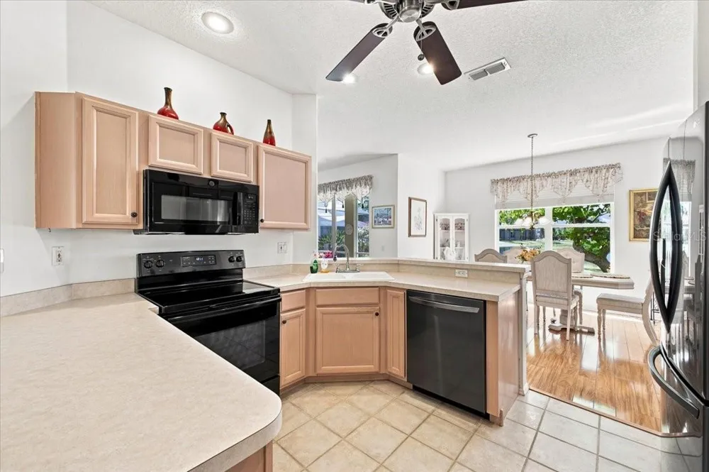 4002 2ND DR NE Bradenton, FL 34208