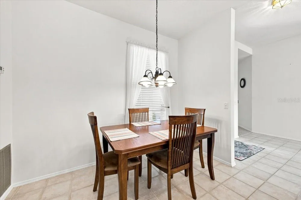 4002 2ND DR NE Bradenton, FL 34208